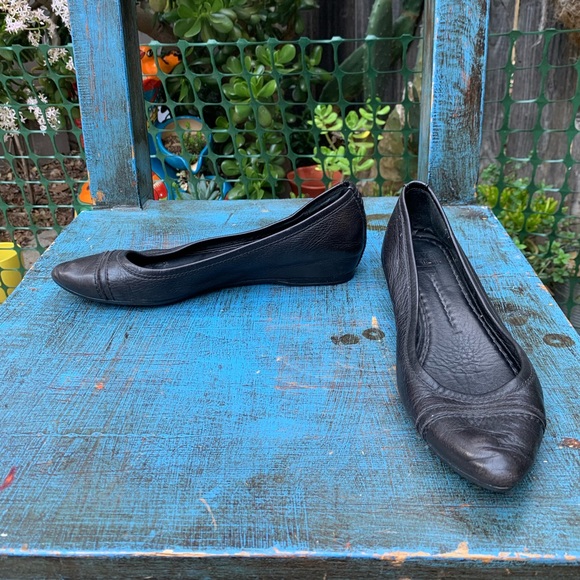 Frye Flats - Picture 2 of 5